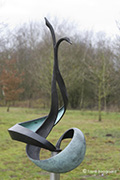 fotodocument bronzen tuinbeeld Zwanenwals